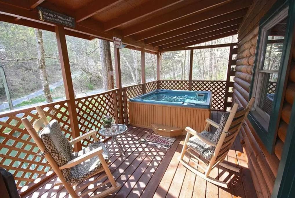 The Fishing Hole Cabin - Sage Vacations Гетлинбург Екстериор снимка