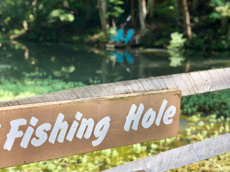 The Fishing Hole Cabin - Sage Vacations Гетлинбург Екстериор снимка