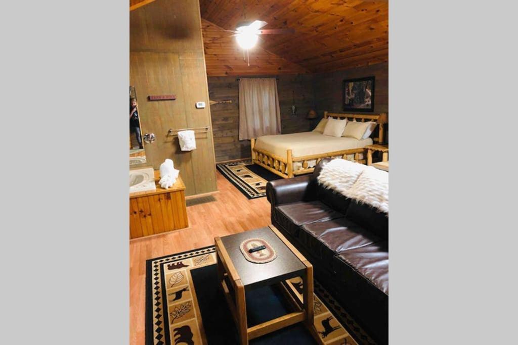 The Fishing Hole Cabin - Sage Vacations Гетлинбург Екстериор снимка