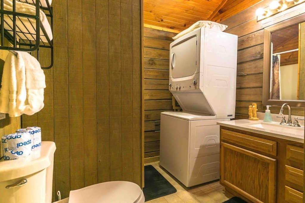 The Fishing Hole Cabin - Sage Vacations Гетлинбург Екстериор снимка