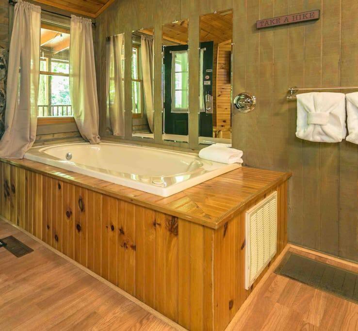 The Fishing Hole Cabin - Sage Vacations Гетлинбург Екстериор снимка