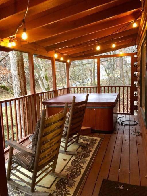 The Fishing Hole Cabin - Sage Vacations Гетлинбург Екстериор снимка