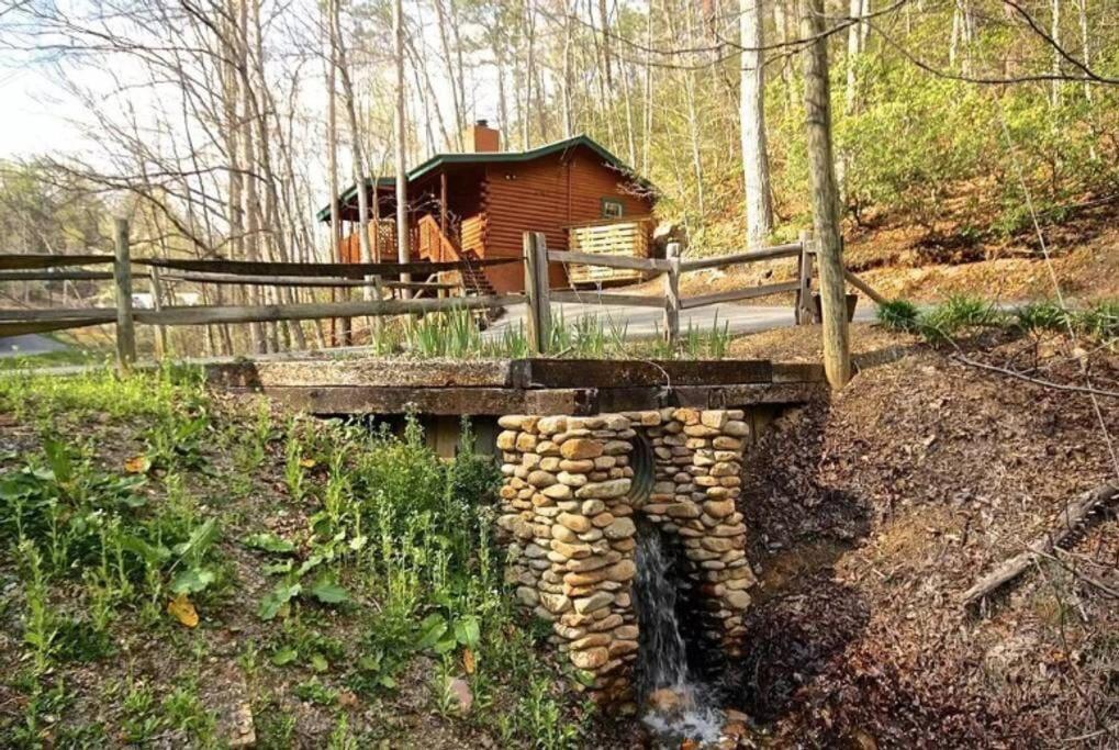 The Fishing Hole Cabin - Sage Vacations Гетлинбург Екстериор снимка